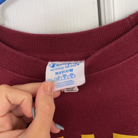 medium champion sweatshirt - Picture 3 of 3